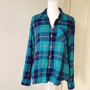 American Eagle Green Plaid Buttondown Shirt